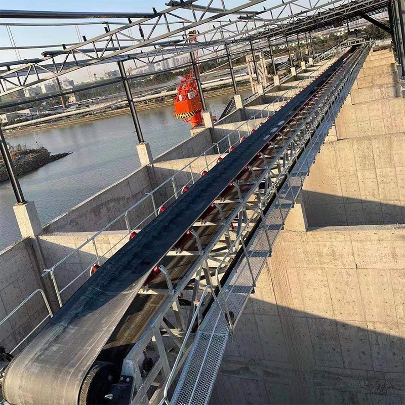 Linear friction belt conveyor